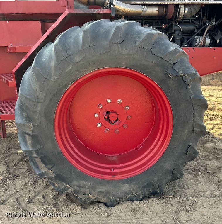 image for item NH9088 1980 International  4586 tractor