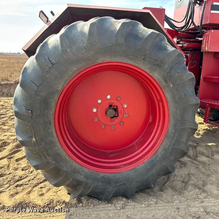 image for item NH9088 1980 International  4586 tractor