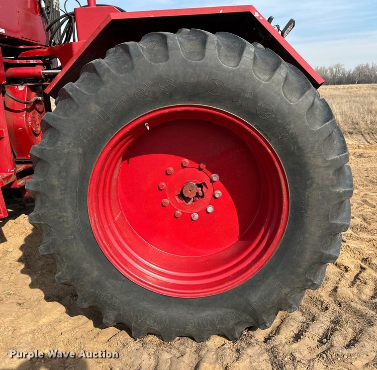 image for item NH9088 1980 International  4586 tractor