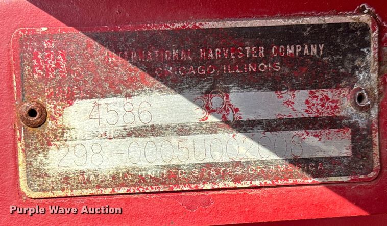 image for item NH9088 1980 International  4586 tractor