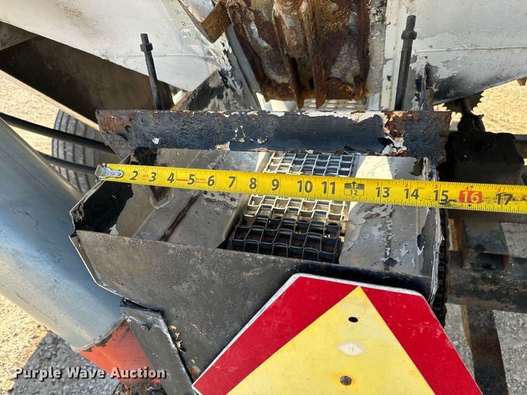 image for item NH9188 Fertilizer tender