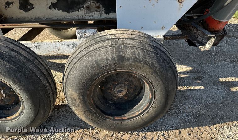 image for item NH9188 Fertilizer tender