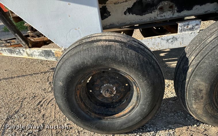 image for item NH9188 Fertilizer tender