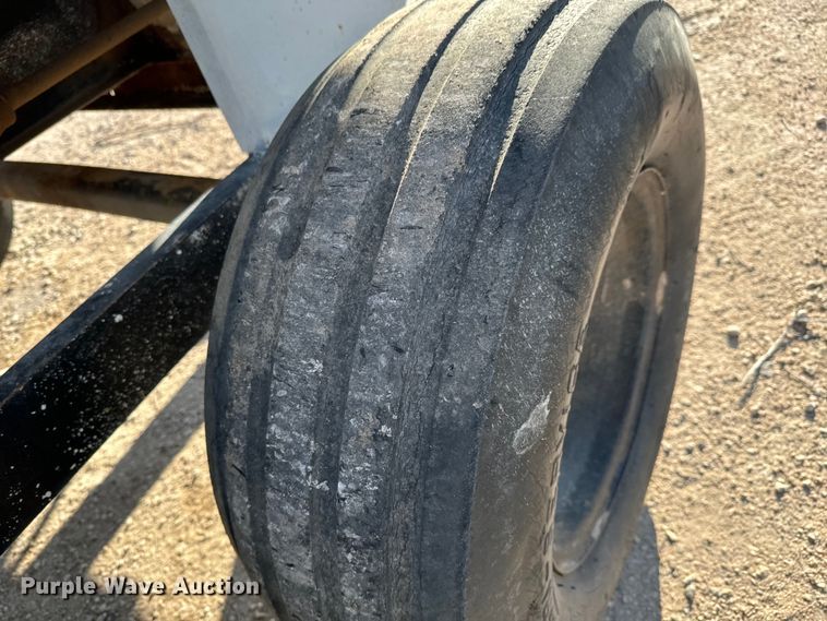 image for item NH9188 Fertilizer tender