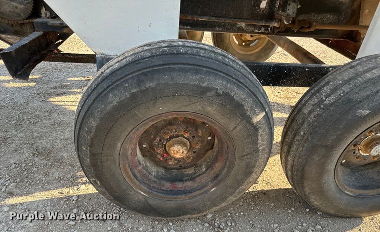 image for item NH9188 Fertilizer tender