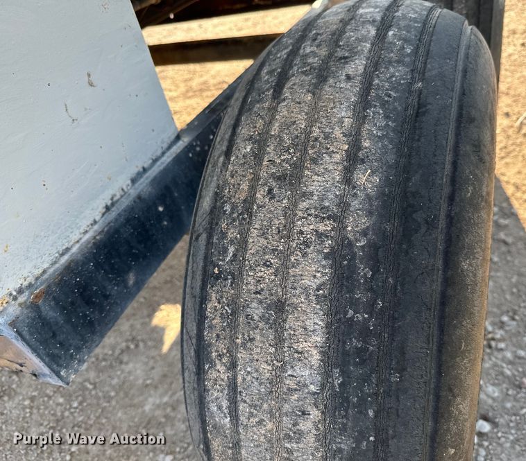 image for item NH9188 Fertilizer tender