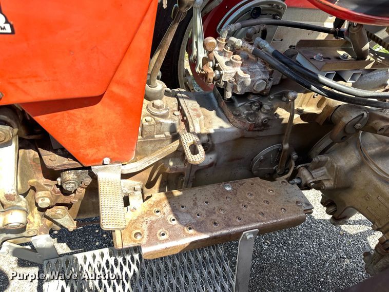 image for item NT9132 1969 Massey Ferguson  165 tractor