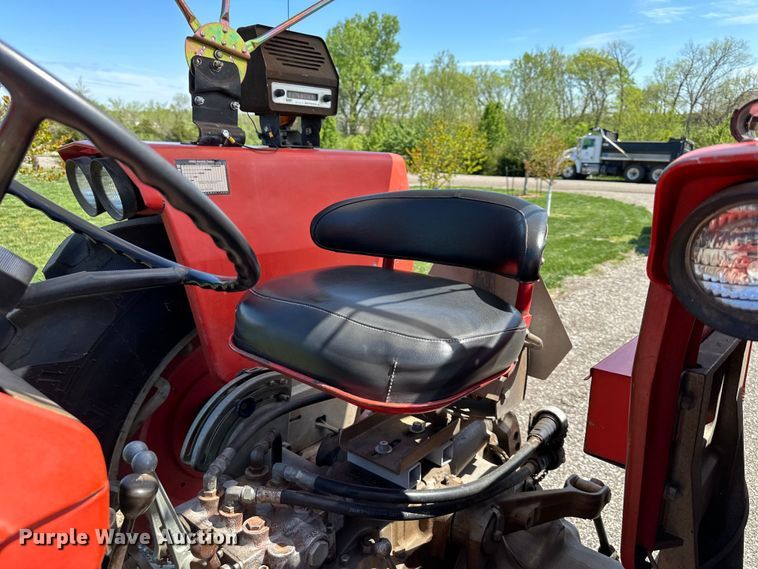 image for item NT9132 1969 Massey Ferguson  165 tractor