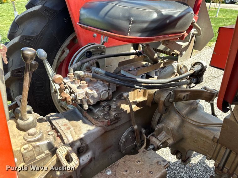 image for item NT9132 1969 Massey Ferguson  165 tractor