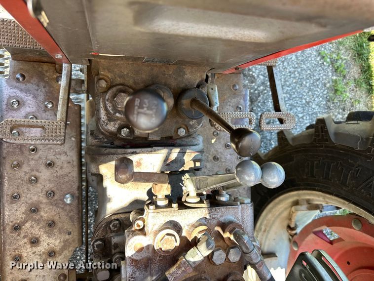 image for item NT9132 1969 Massey Ferguson  165 tractor