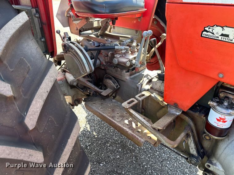 image for item NT9132 1969 Massey Ferguson  165 tractor