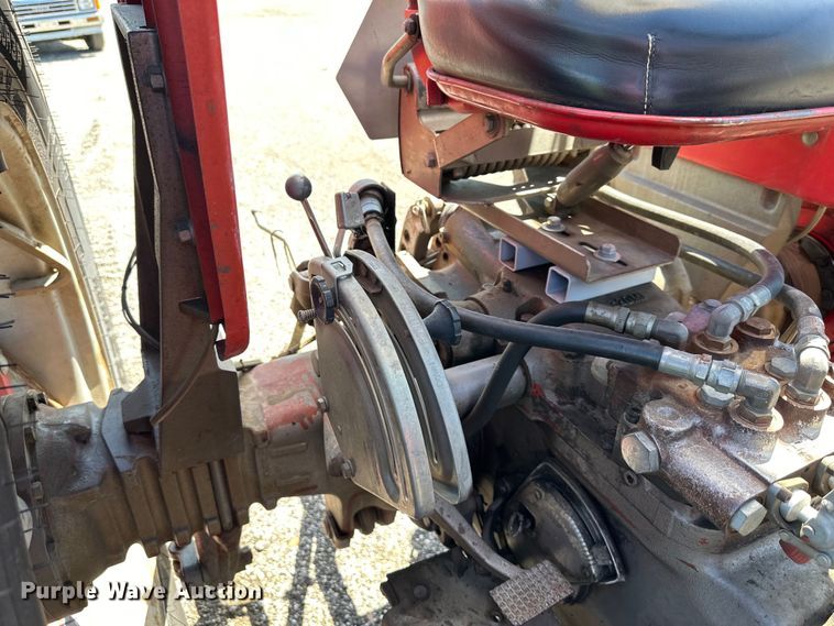 image for item NT9132 1969 Massey Ferguson  165 tractor