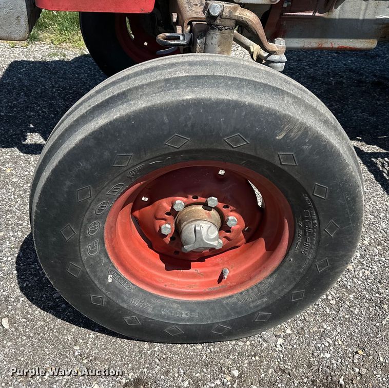 image for item NT9132 1969 Massey Ferguson  165 tractor