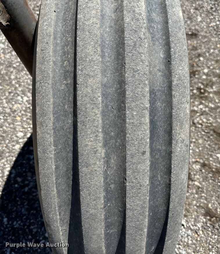 image for item NT9132 1969 Massey Ferguson  165 tractor