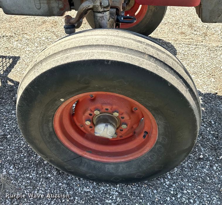 image for item NT9132 1969 Massey Ferguson  165 tractor