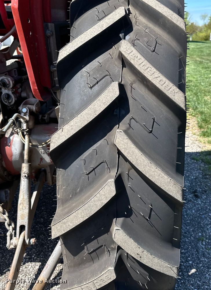 image for item NT9132 1969 Massey Ferguson  165 tractor