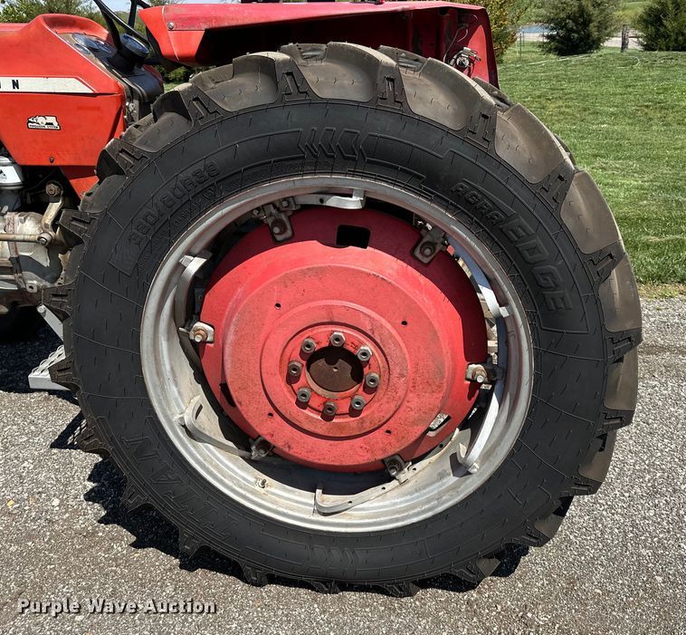 image for item NT9132 1969 Massey Ferguson  165 tractor