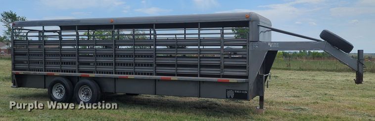 image for item NZ9633 2000 WW livestock trailer