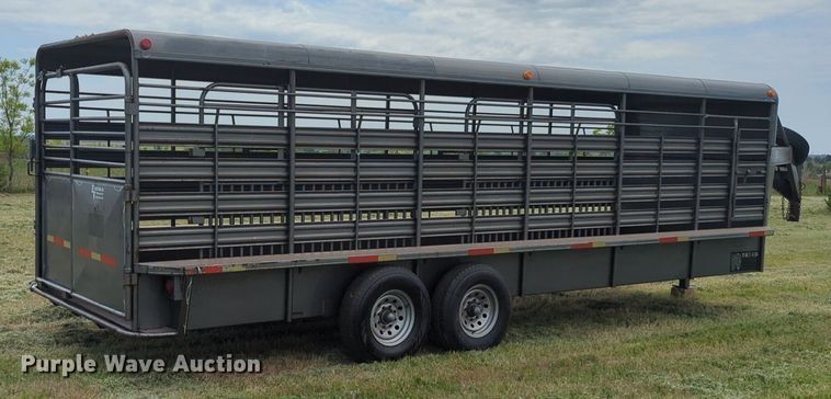 image for item NZ9633 2000 WW livestock trailer