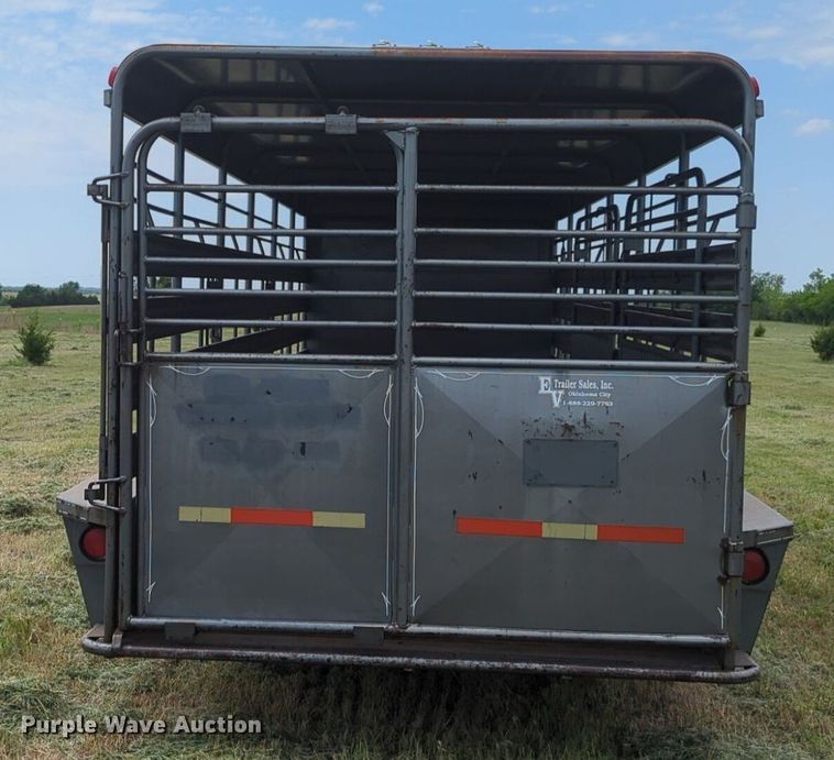 image for item NZ9633 2000 WW livestock trailer
