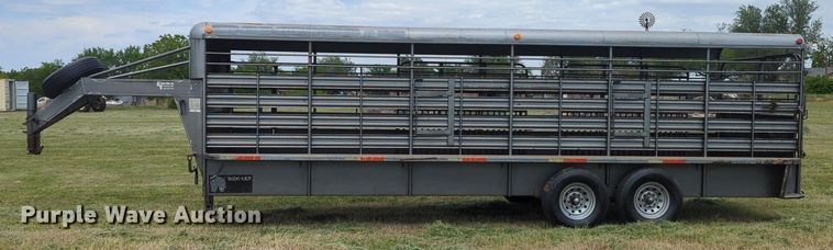 image for item NZ9633 2000 WW livestock trailer
