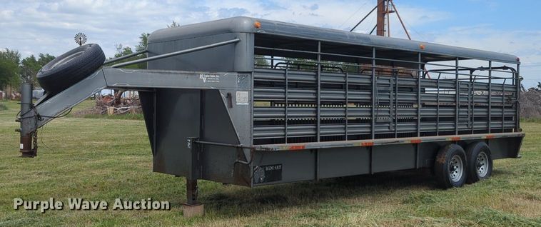 image for item NZ9633 2000 WW livestock trailer