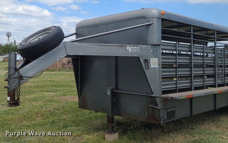 image for item NZ9633 2000 WW livestock trailer