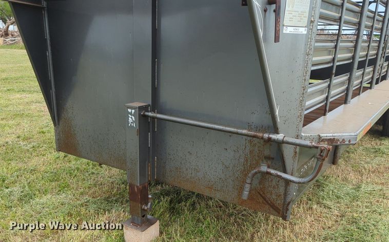 image for item NZ9633 2000 WW livestock trailer