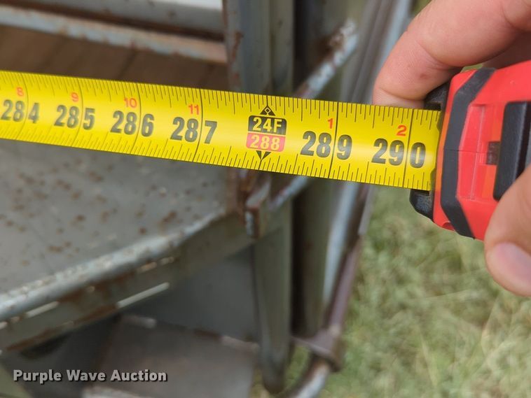 image for item NZ9633 2000 WW livestock trailer