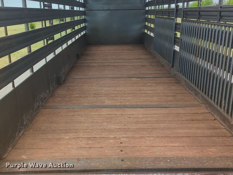 image for item NZ9633 2000 WW livestock trailer