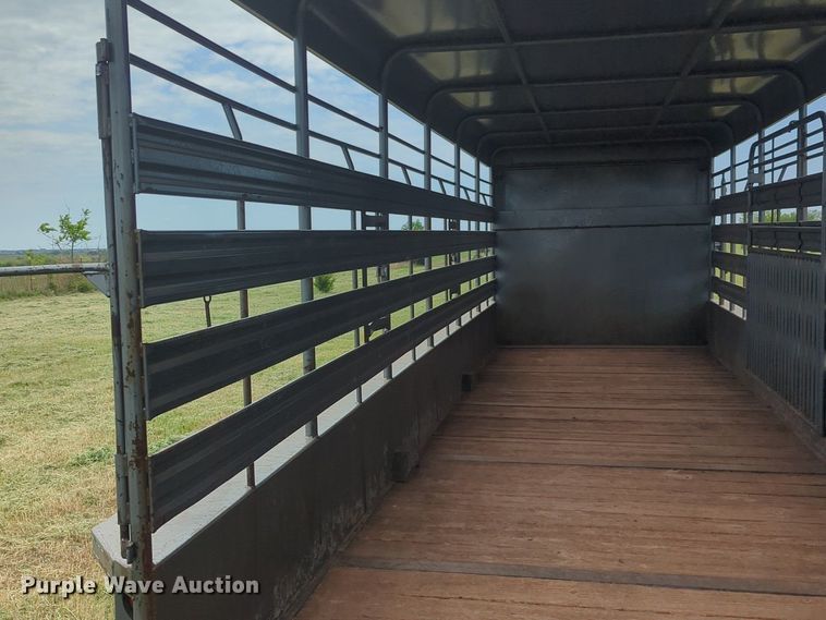image for item NZ9633 2000 WW livestock trailer