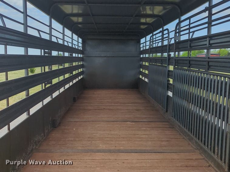 image for item NZ9633 2000 WW livestock trailer