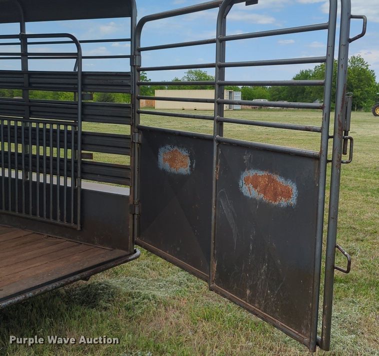 image for item NZ9633 2000 WW livestock trailer