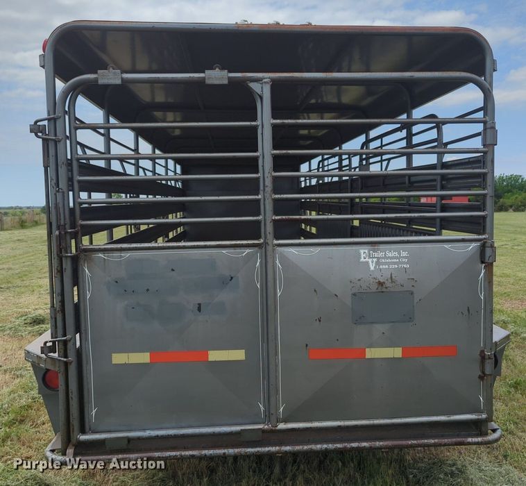image for item NZ9633 2000 WW livestock trailer