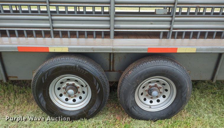 image for item NZ9633 2000 WW livestock trailer