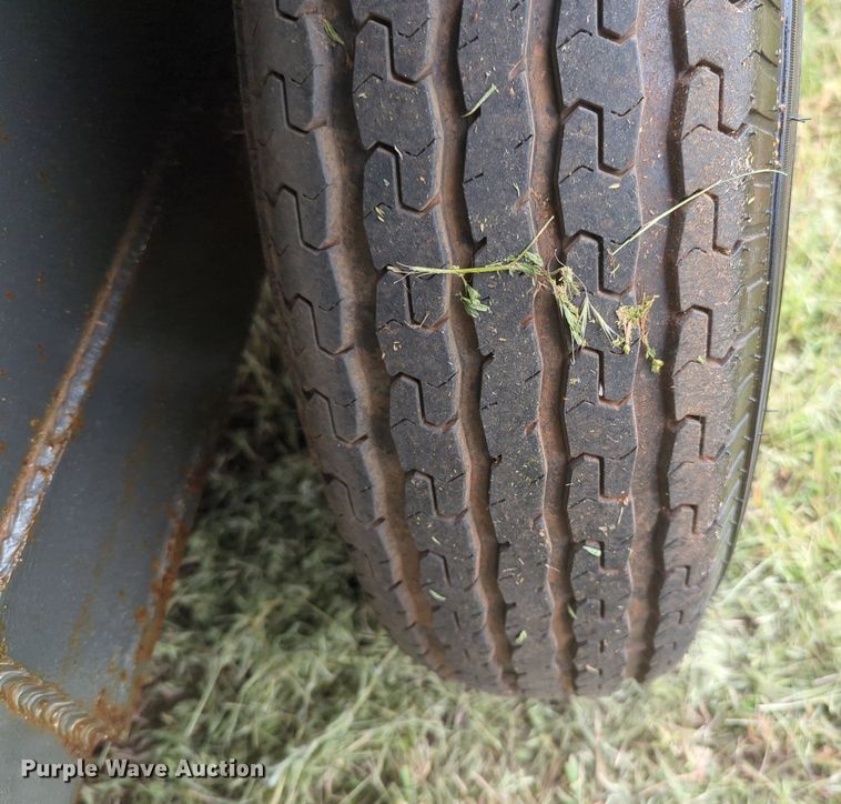 image for item NZ9633 2000 WW livestock trailer