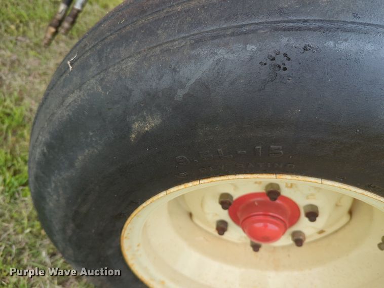 image for item NZ9634 Unverferth 235 grain cart