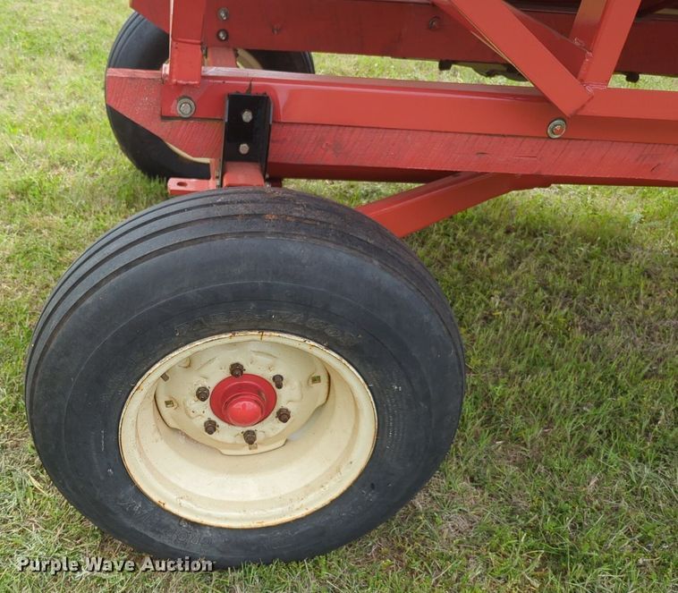 image for item NZ9634 Unverferth 235 grain cart