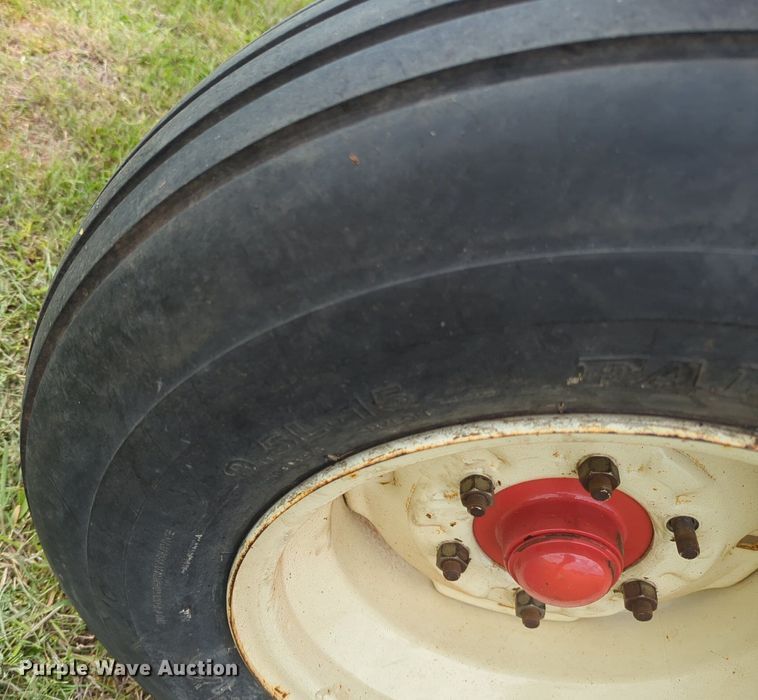 image for item NZ9634 Unverferth 235 grain cart