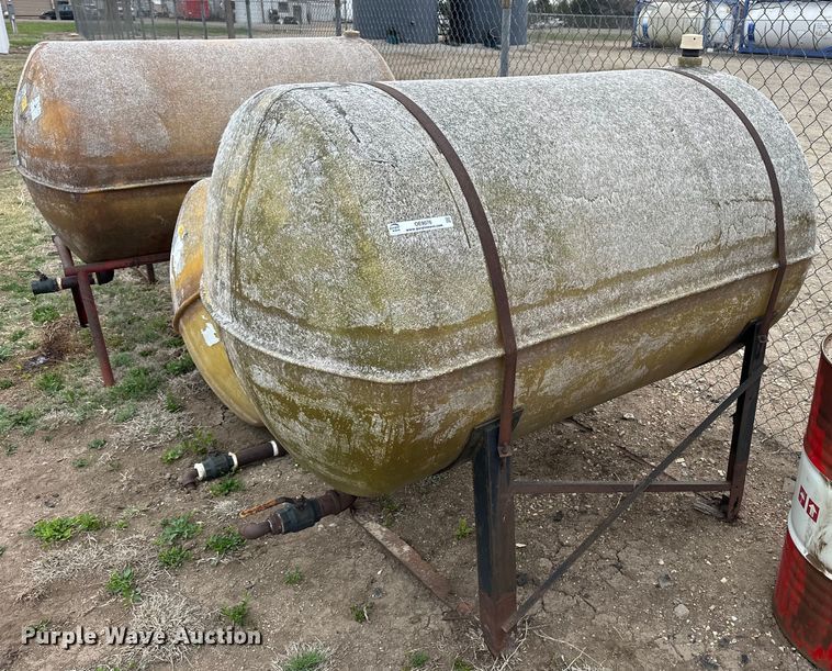 image for item OE9076 (2) fiberglass tanks