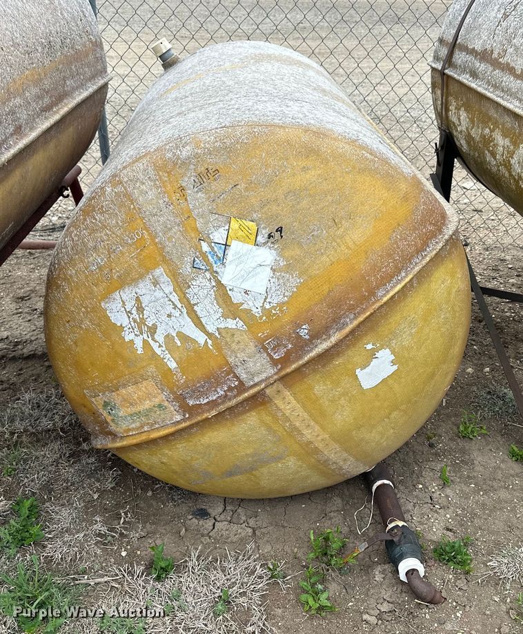 image for item OE9076 (2) fiberglass tanks