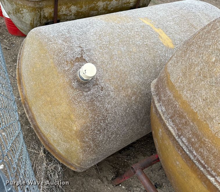 image for item OE9076 (2) fiberglass tanks