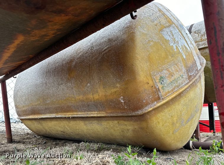 image for item OE9076 (2) fiberglass tanks