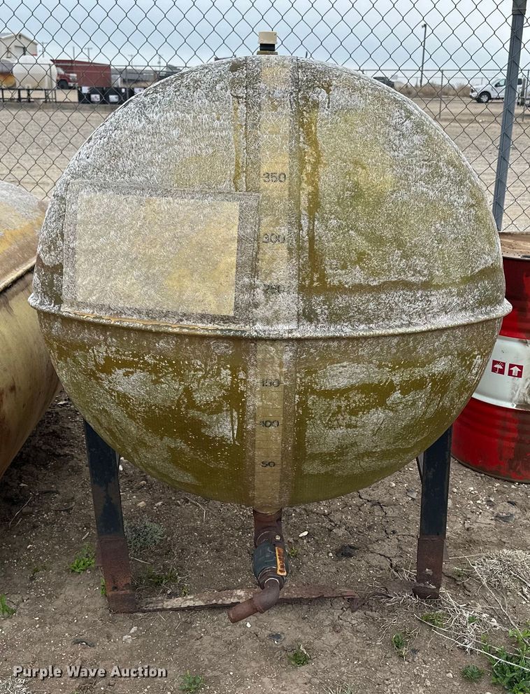 image for item OE9076 (2) fiberglass tanks