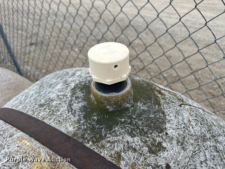 image for item OE9076 (2) fiberglass tanks