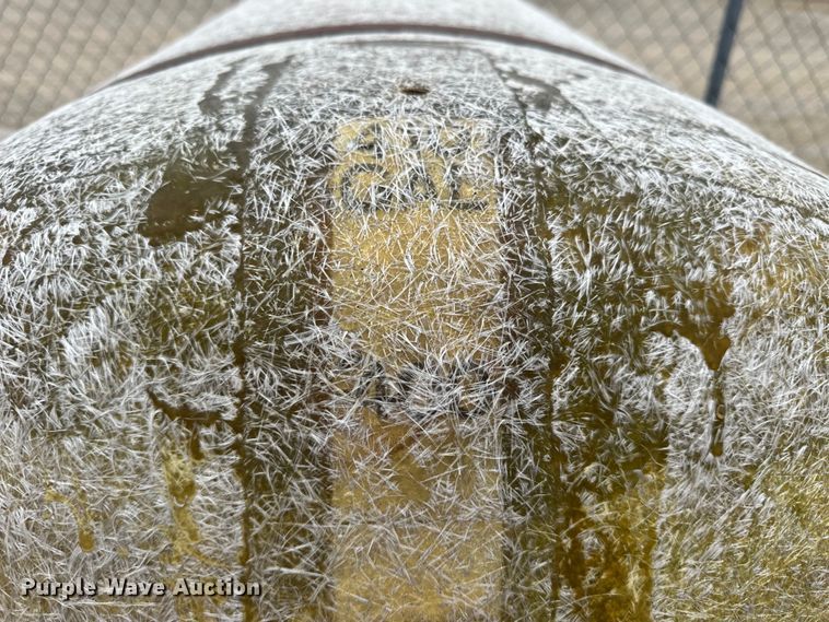 image for item OE9076 (2) fiberglass tanks