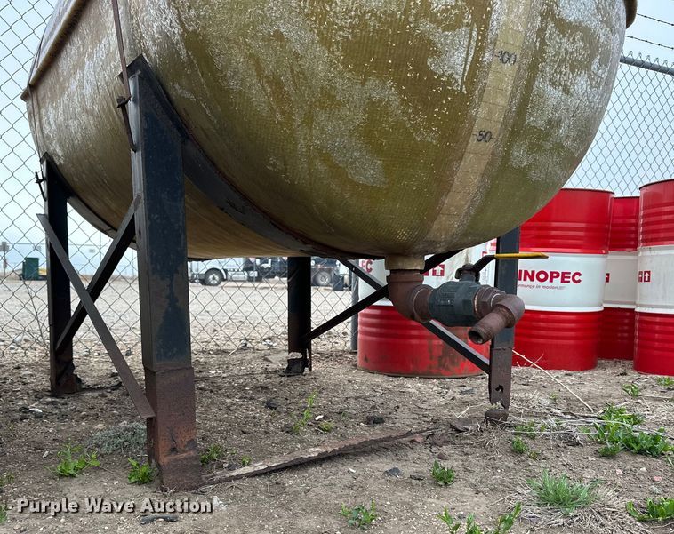 image for item OE9076 (2) fiberglass tanks