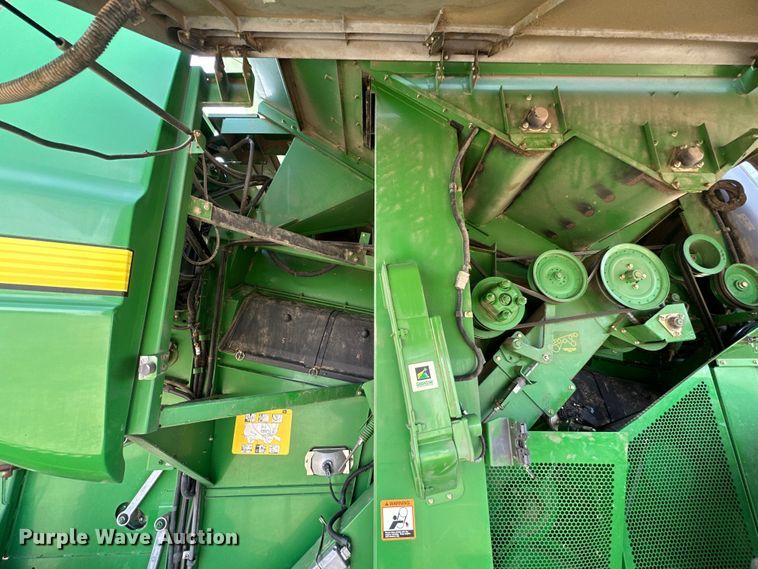 image for item OE9106 2000 John Deere 9750STS combine