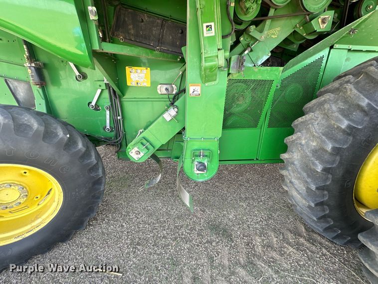 image for item OE9106 2000 John Deere 9750STS combine