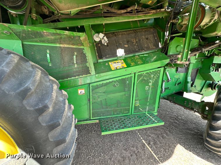 image for item OE9106 2000 John Deere 9750STS combine